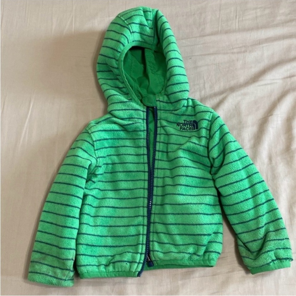 Patagonia and North Face Cozy Bundle, Reversible Jacket and Quilted Joggers - Picture 13 of 15